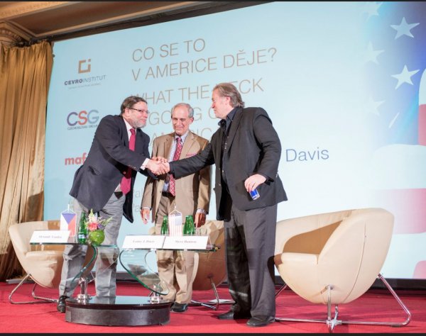 The debate between Lanny Davis and Steve Bannon in Prague caught attention of Czech and Worldwide media